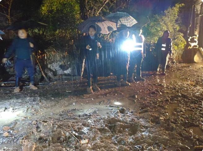 防汛常規(guī)物資|消防滅火裝備|消防救援裝備|水域救援救生|應(yīng)急照明設(shè)備|防汛與應(yīng)急包|水泵發(fā)電機類|救生救援儀器