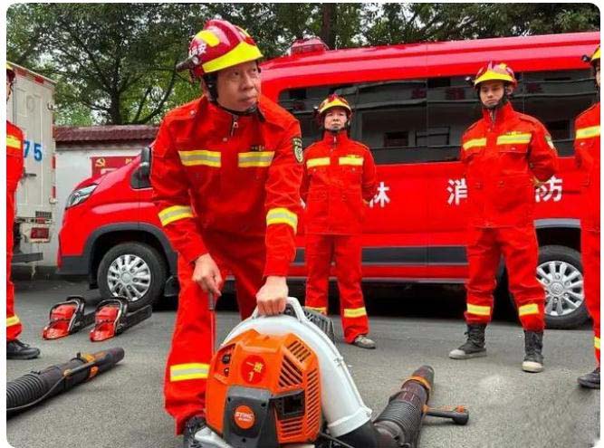 江西安遠|&ldquo;最美消防員&rdquo;守護紅色土地的綠水青山